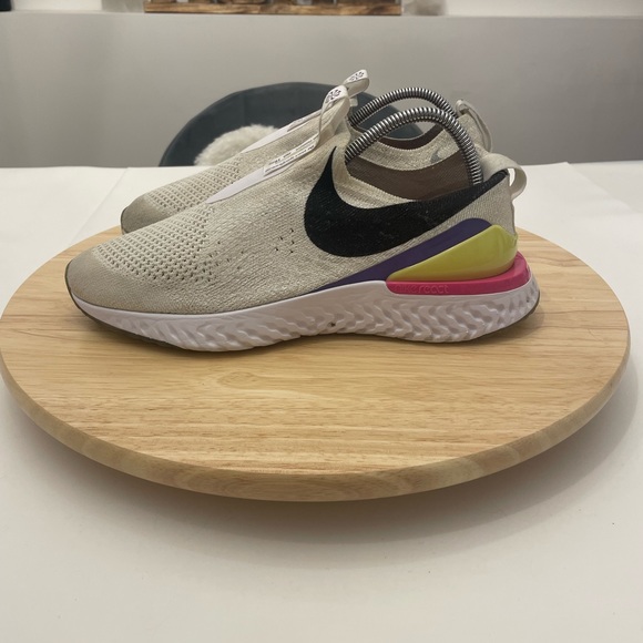 NIKE EPIC PHANTOM REACT Flyknit Women's Size 8 Shoes Sneakers CI12290-100 - Picture 3 of 8